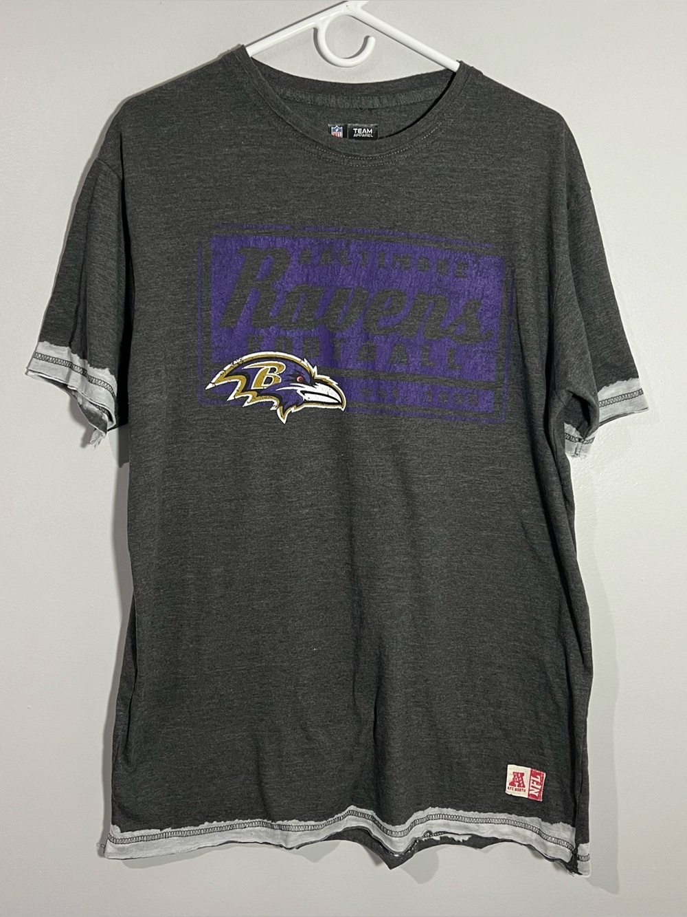 NFL Baltimore Ravens Football Gray Purple Short Sleeve T-Shirt Mens Large